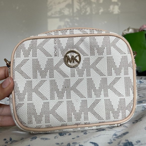 Original Micheal Kors Crossbody Off-White in Great Condition - Picture 1 of 6